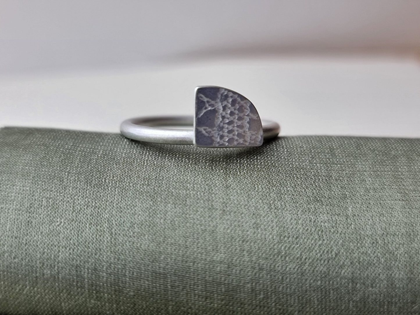Frosted lace ring - The Studio at Wirksworth