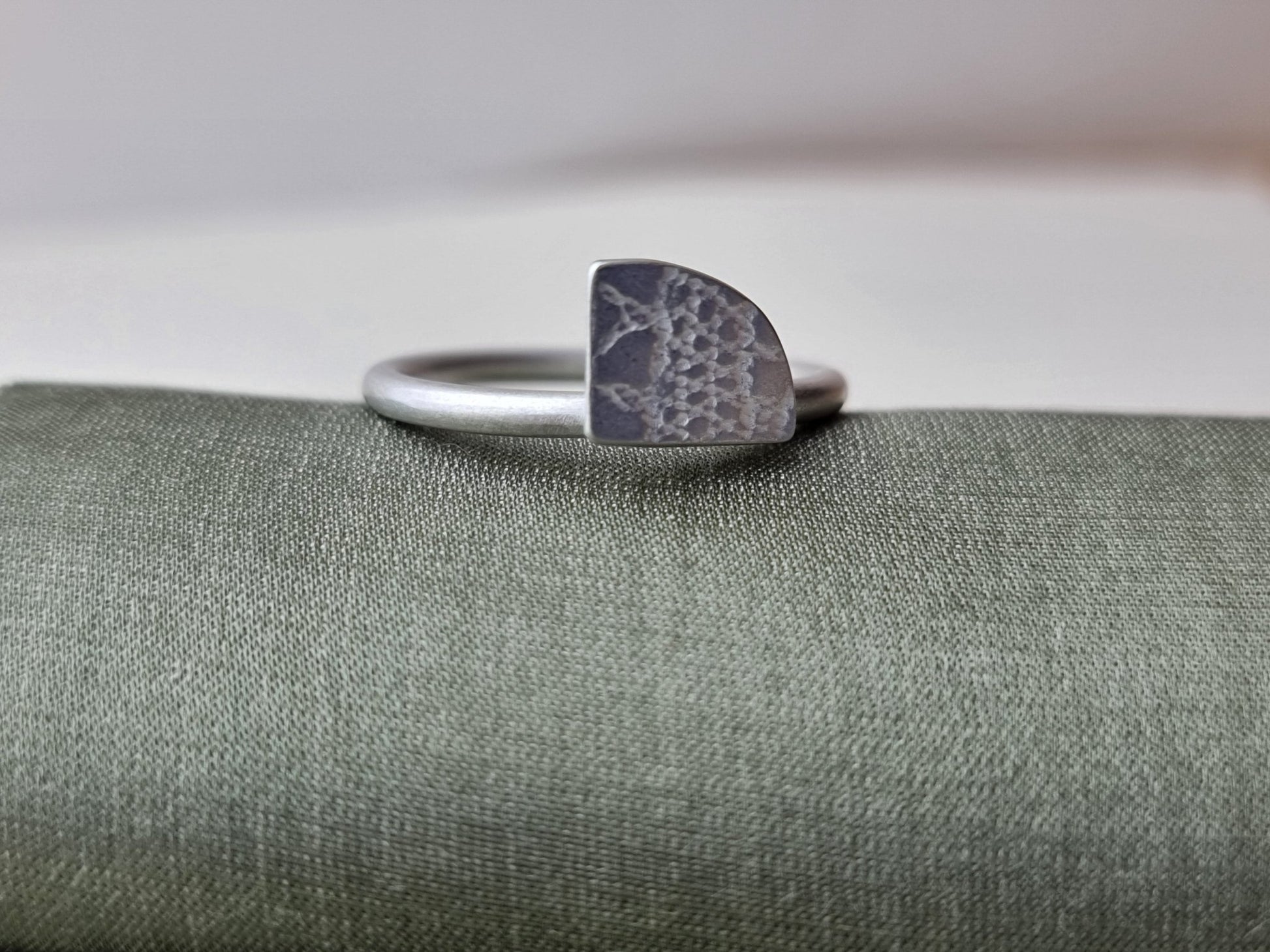 Frosted lace ring - The Studio at Wirksworth