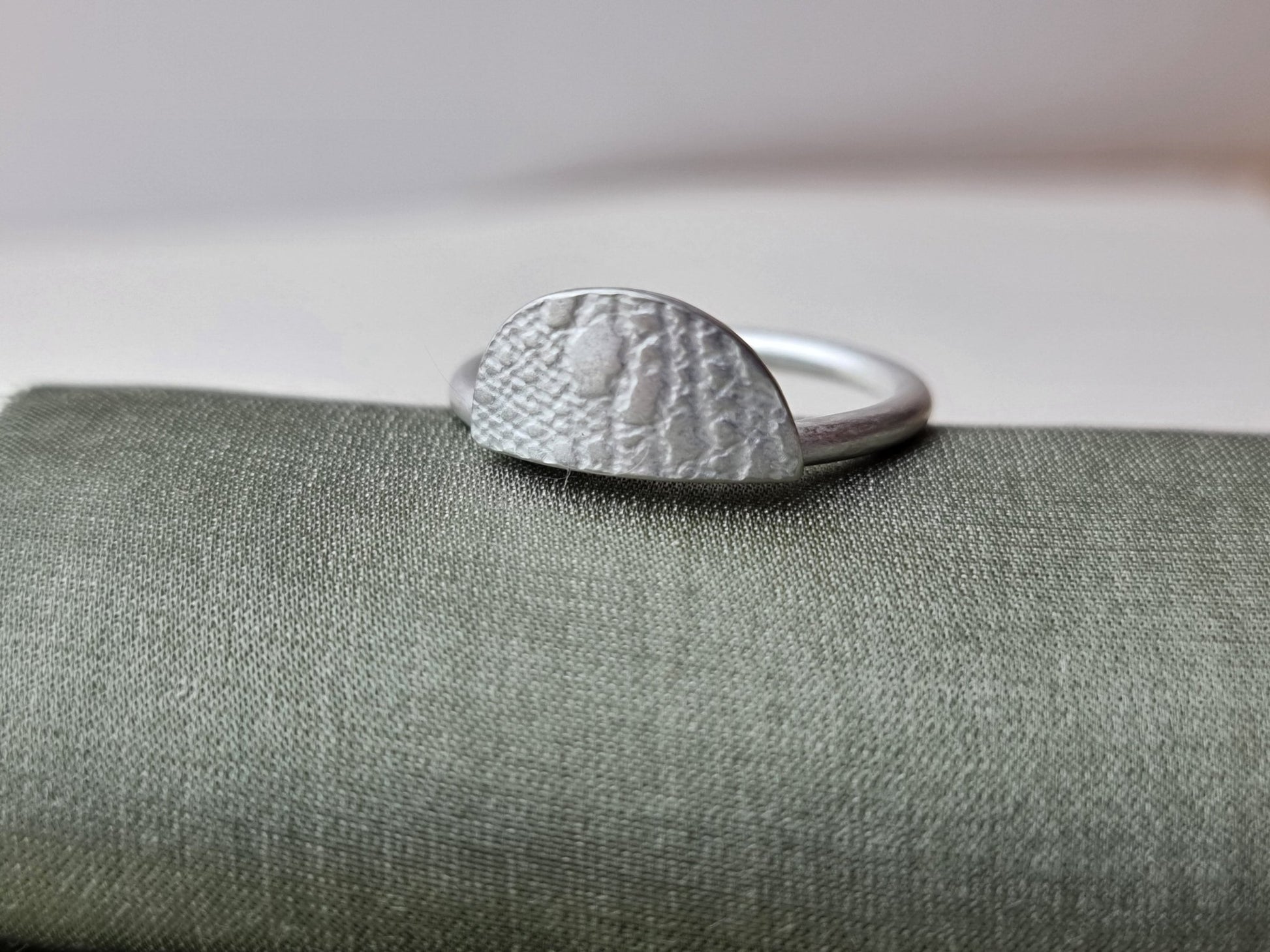 Frosted lace ring - The Studio at Wirksworth